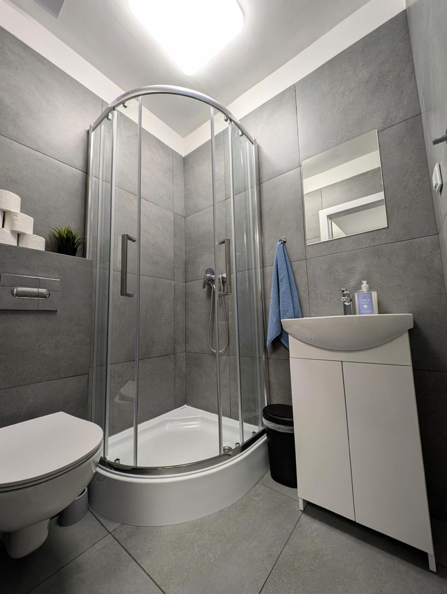 Auberge de jeunesse Baraczek Lotnisko Leszno à Leszno  Extérieur photo