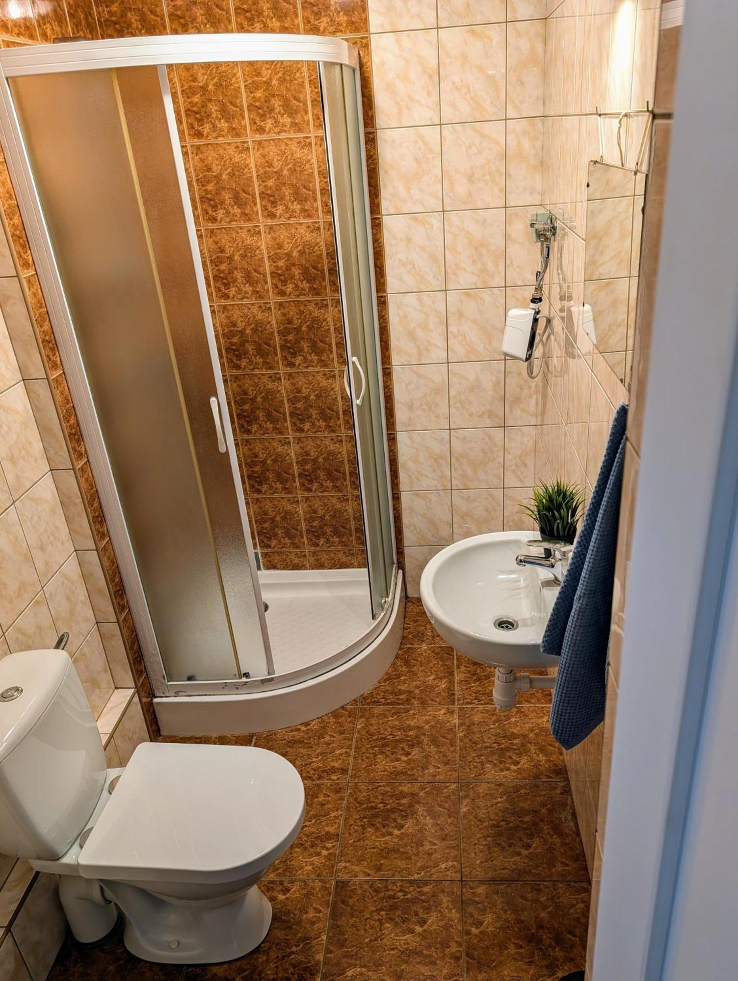 Auberge de jeunesse Baraczek Lotnisko Leszno à Leszno  Extérieur photo