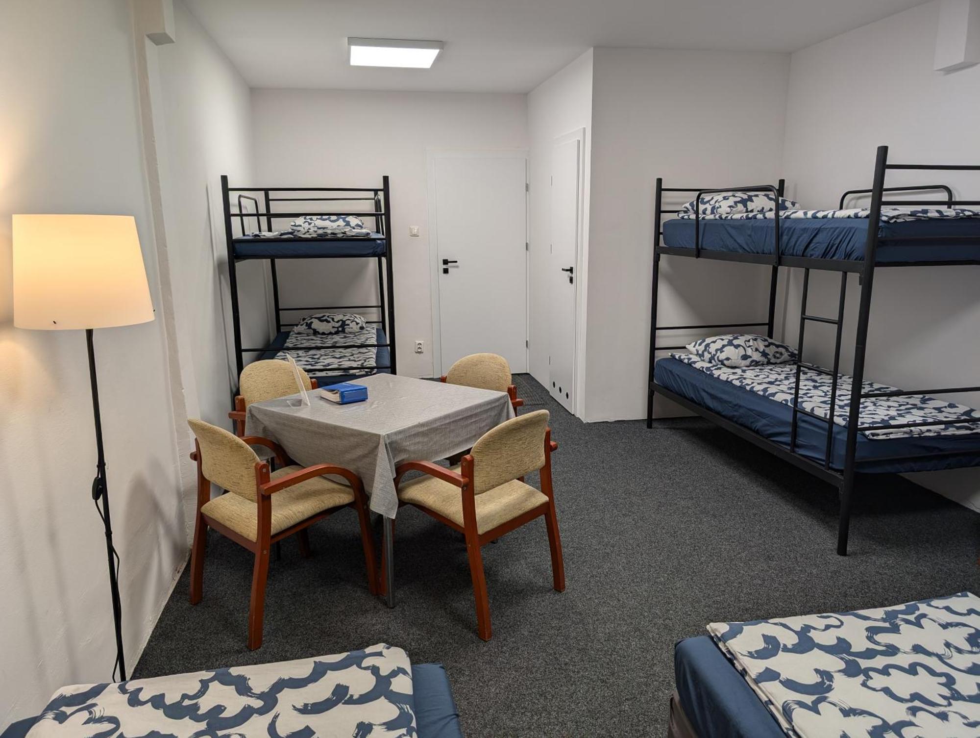 Auberge de jeunesse Baraczek Lotnisko Leszno à Leszno  Extérieur photo