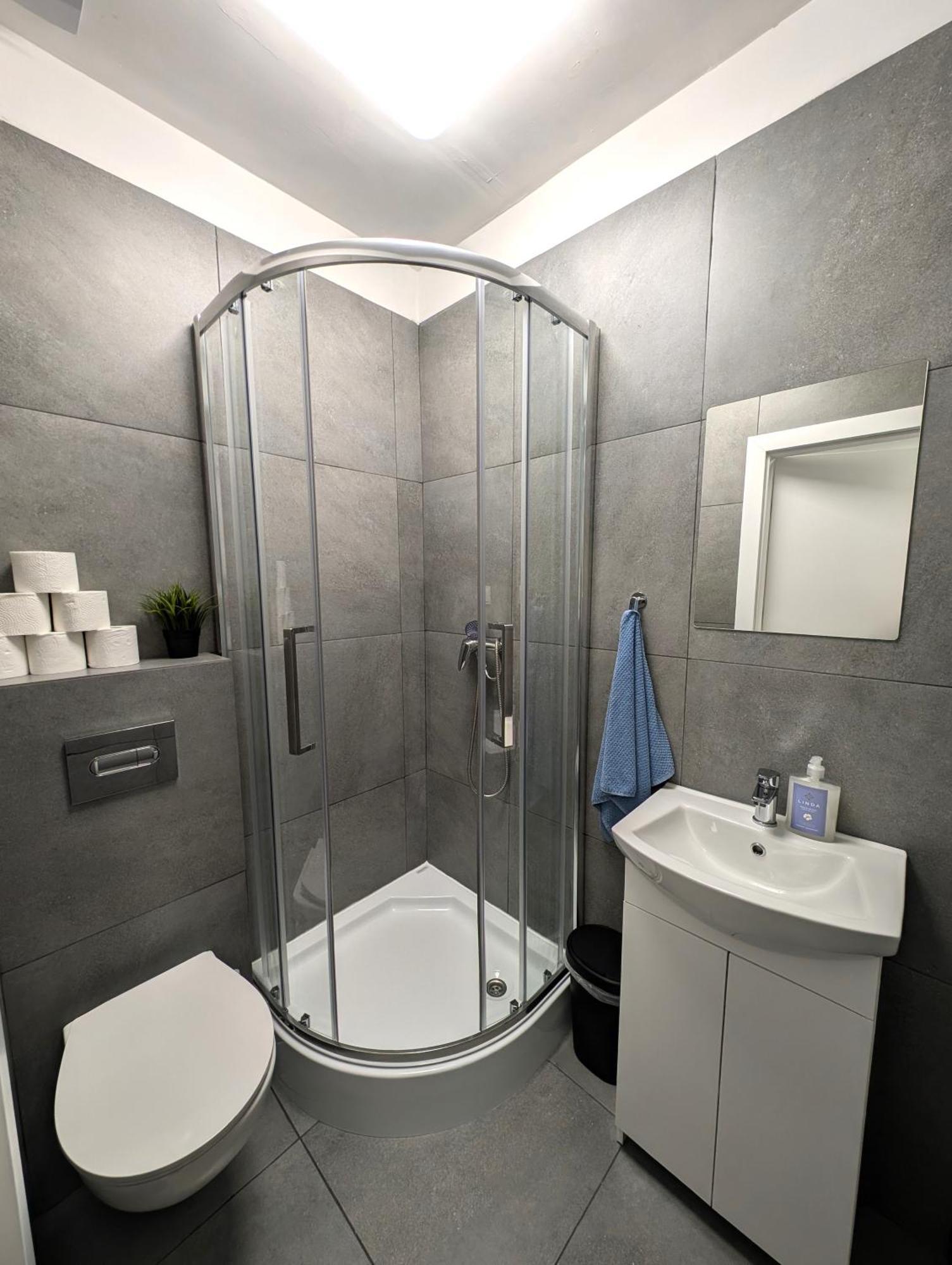 Auberge de jeunesse Baraczek Lotnisko Leszno à Leszno  Extérieur photo