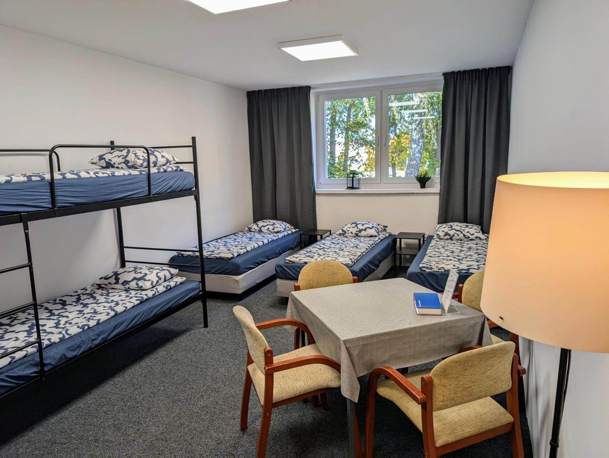 Auberge de jeunesse Baraczek Lotnisko Leszno à Leszno  Extérieur photo