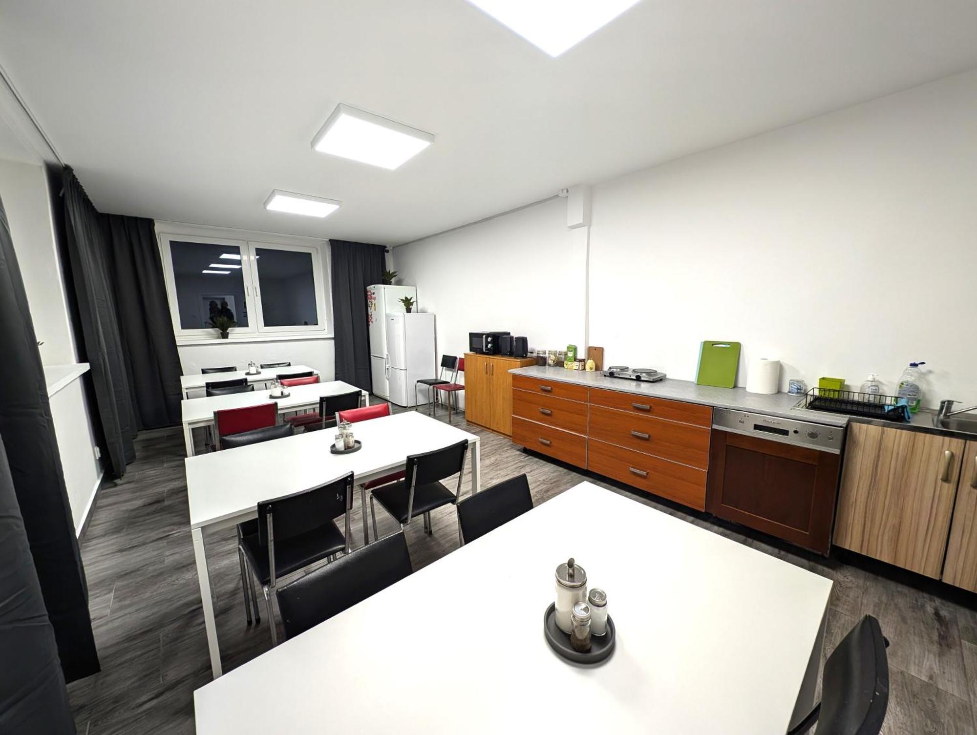 Auberge de jeunesse Baraczek Lotnisko Leszno à Leszno  Extérieur photo