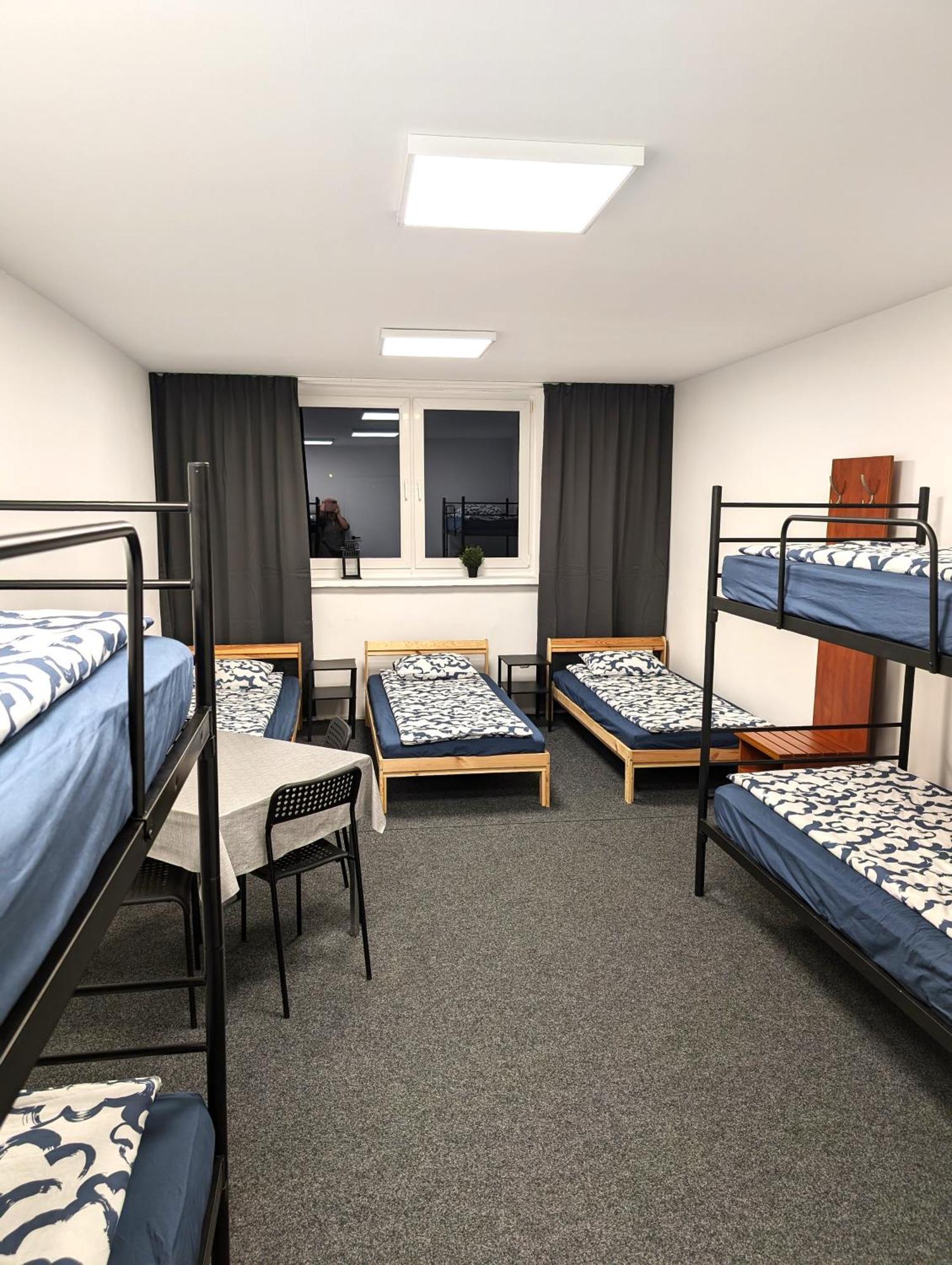 Auberge de jeunesse Baraczek Lotnisko Leszno à Leszno  Extérieur photo